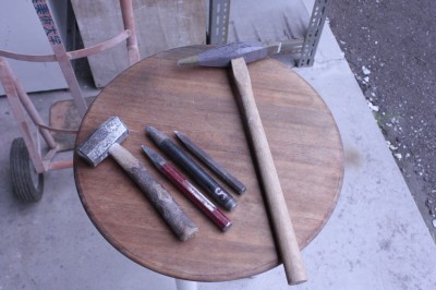 石彫道具：石頭（せっとう）・鉄鑿・タンガロイ鑿・刃トンボ　