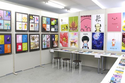 ここでは絵本やカレンダーの課題を展示中！